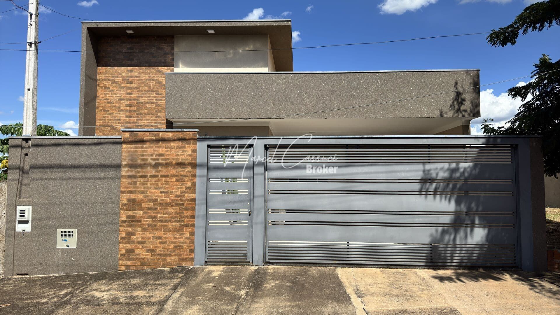 Linda casa à venda em bairro aberto com 3 quartos, sendo 1 suíte, ótima oportunidade