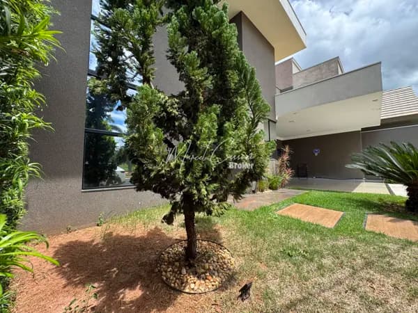 Casa à venda, com 3 quartos todos suítes, closet, energia fotovoltaica, imóvel climatizado, no loteamento Village Damha, em Mirassol