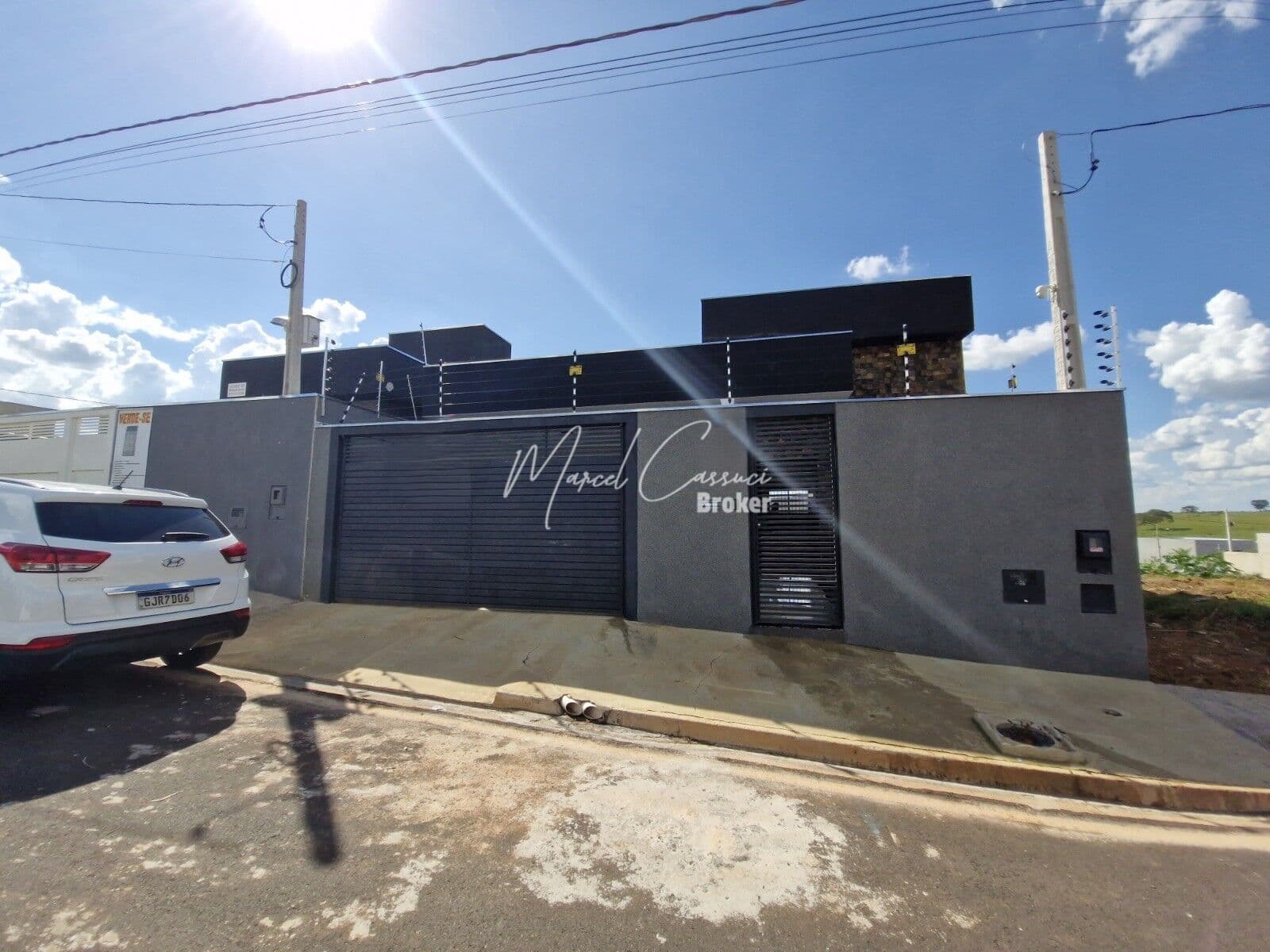 Casa à venda, com 2 quartos, sendo 1 suíte, excelente oportunidade em bairro aberto