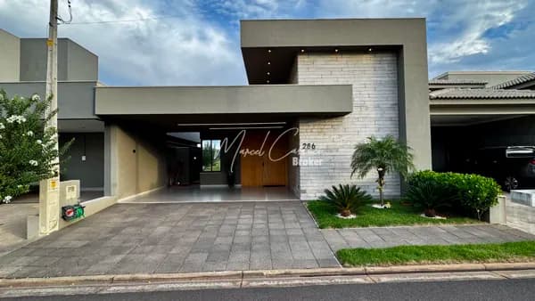 Casa à venda MOBILIADA E DECORADA, com 3 quartos suítes, área gourmet, escritório, piscina, rica em marcenaria, piscina, fotovoltaica, lazer completo no Condomínio Village Damha IV em Mirassol/SP.