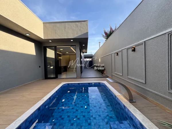 Belíssima casa à venda com 4 suítes, sendo 1 suíte máster com closet e banheira com cromoterapia, cozinha Gourmet, piscina com cascata, hidro e LED e 241m²