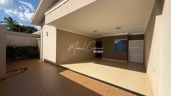 Casa à Venda, 5 quartos sendo 4 suítes e 1 closet, escritório, cozinha separada com copa, varanda gourmet, marcenaria completa, lavanderia, brinquedoteca, piscina, bairro Jardim Marilu, na cidade de Mirassol/SP.