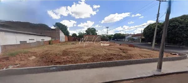 Excelente terreno COMERCIAL à venda, de esquina, bem localizado em São José do Rio Preto