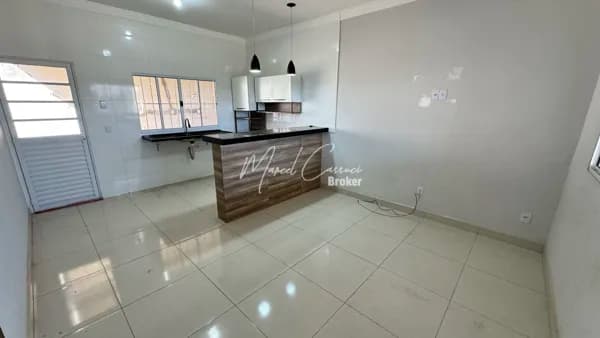 Linda casa à venda com 3 quartos, sendo 1 suíte, todos com armários planejados