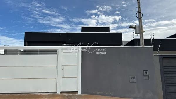 Linda casa à venda, com 3 quartos, sendo 1 tipo apartamento, excelente oportunidade em bairro aberto