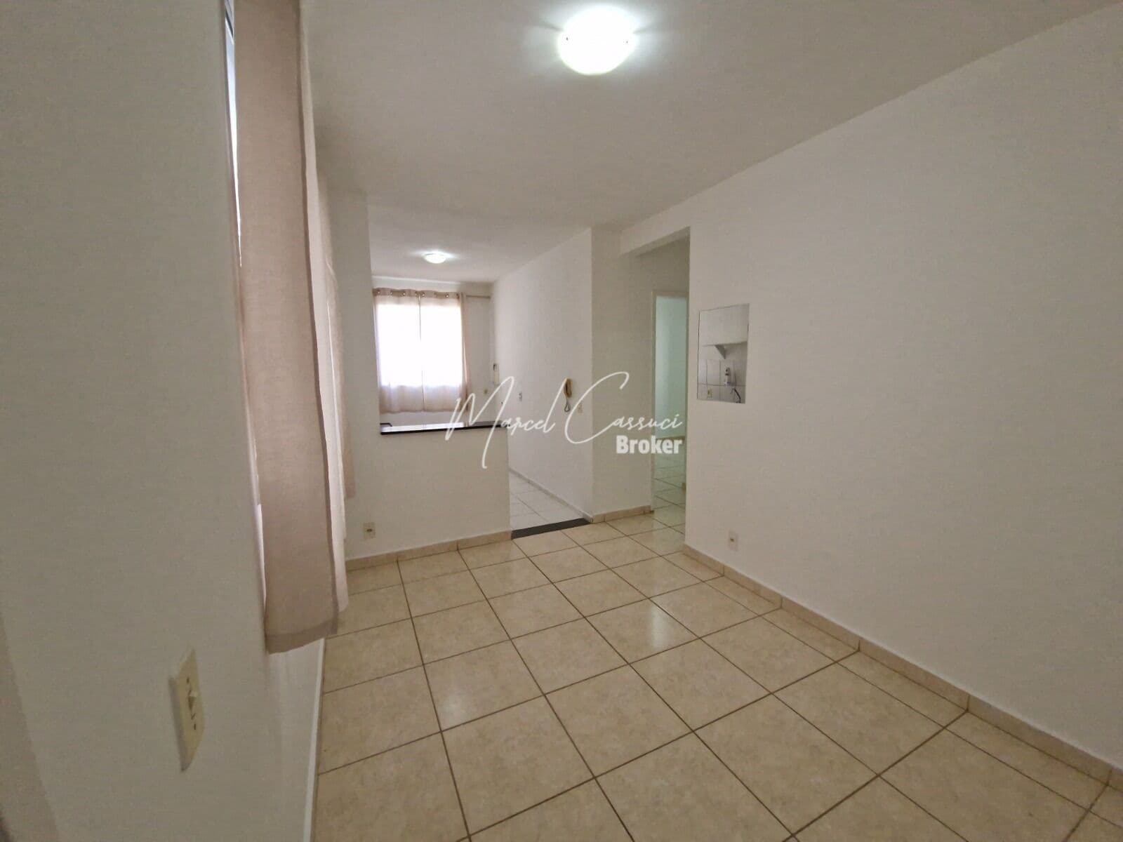 Lindo apartamento à venda, com 2 quartos, sendo 1 com ar condicionado e garagem para 1 veículo