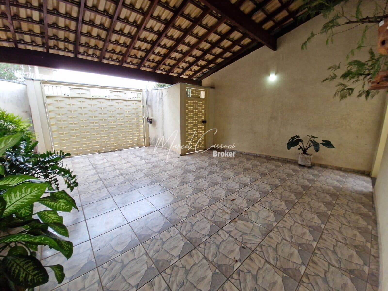 Linda casa à venda com 3 quartos, área Gourmet e piscina