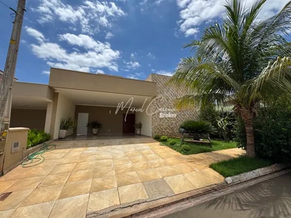 Lindíssima casa à venda com 3 suítes, piscina aquecida e energia fotovoltaica