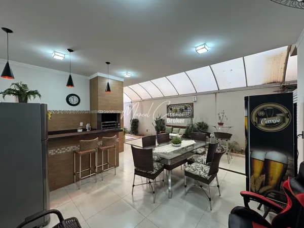 Casa em Condomínio à venda, térrea, 3 quartos suítes, bem localizada!