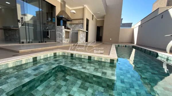 Casa à venda com 3 Suítes, área gourmet, piscina, no Condomínio Village Damha III em Mirassol/SP.