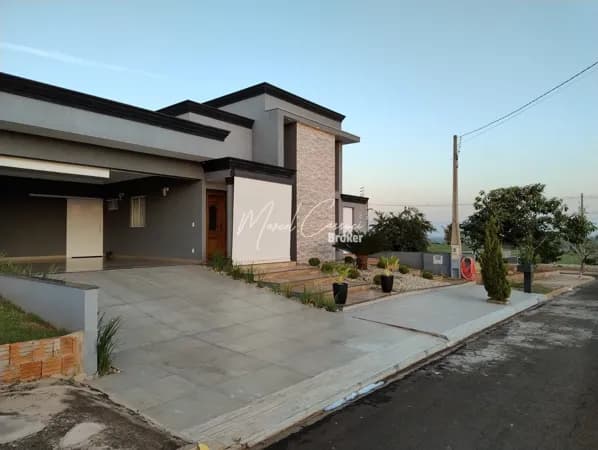 Casa térrea, à venda em Condomínio fechado, na cidade de Mirassol com 3 suítes, piscina, terreno com 450 metros quadrados