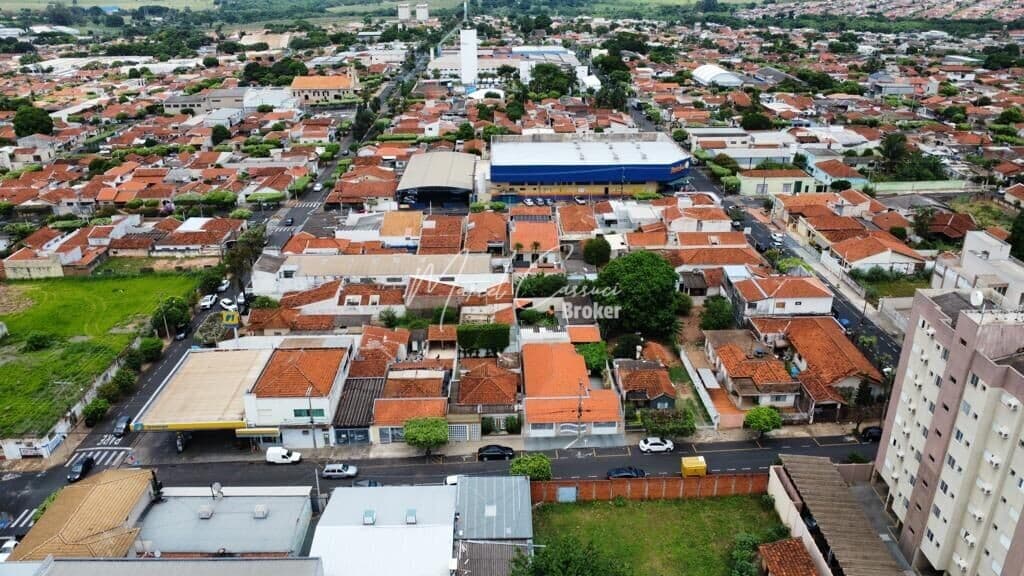 Casa à venda no centro da cidade com 2 Dormitórios sendo 1 tipo apartamento.
