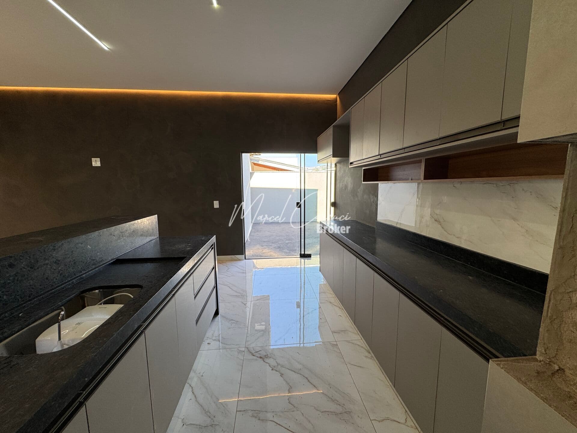 Casa à venda com 3 quartos, sendo 1 tipo apartamento, varanda Gourmet, 130m², Ipê, Mirassol
