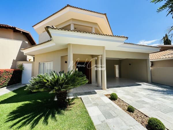 Casa Duplex Alto Padrão à venda com 3 suítes sendo 2 com banheira e sacada.