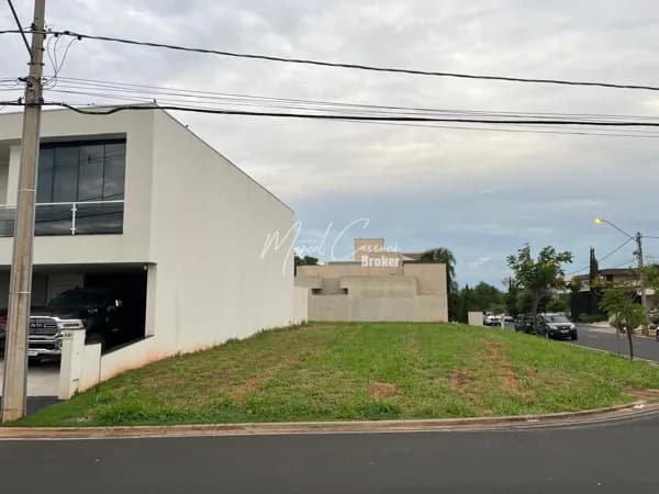 Excelente terreno à venda em frente a área de lazer, com ótima localização