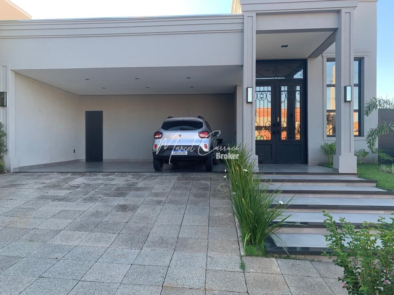 Belíssima casa à venda com 3 suítes, área Gourmet com balcão refrigerado e energia fotovoltaica