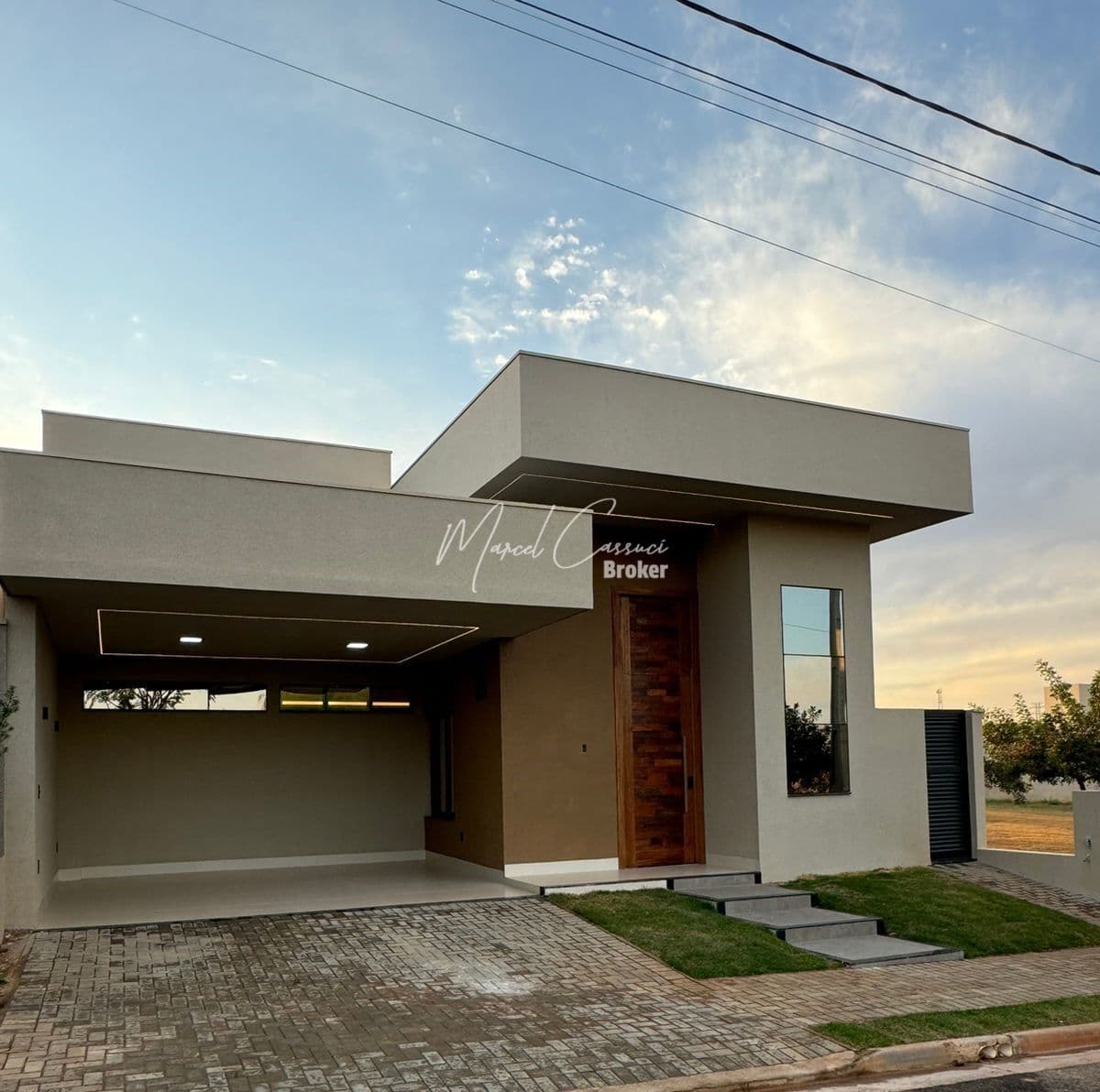 Belíssima casa à venda com 3 suítes com closet, área Gourmet e piscina aquecida