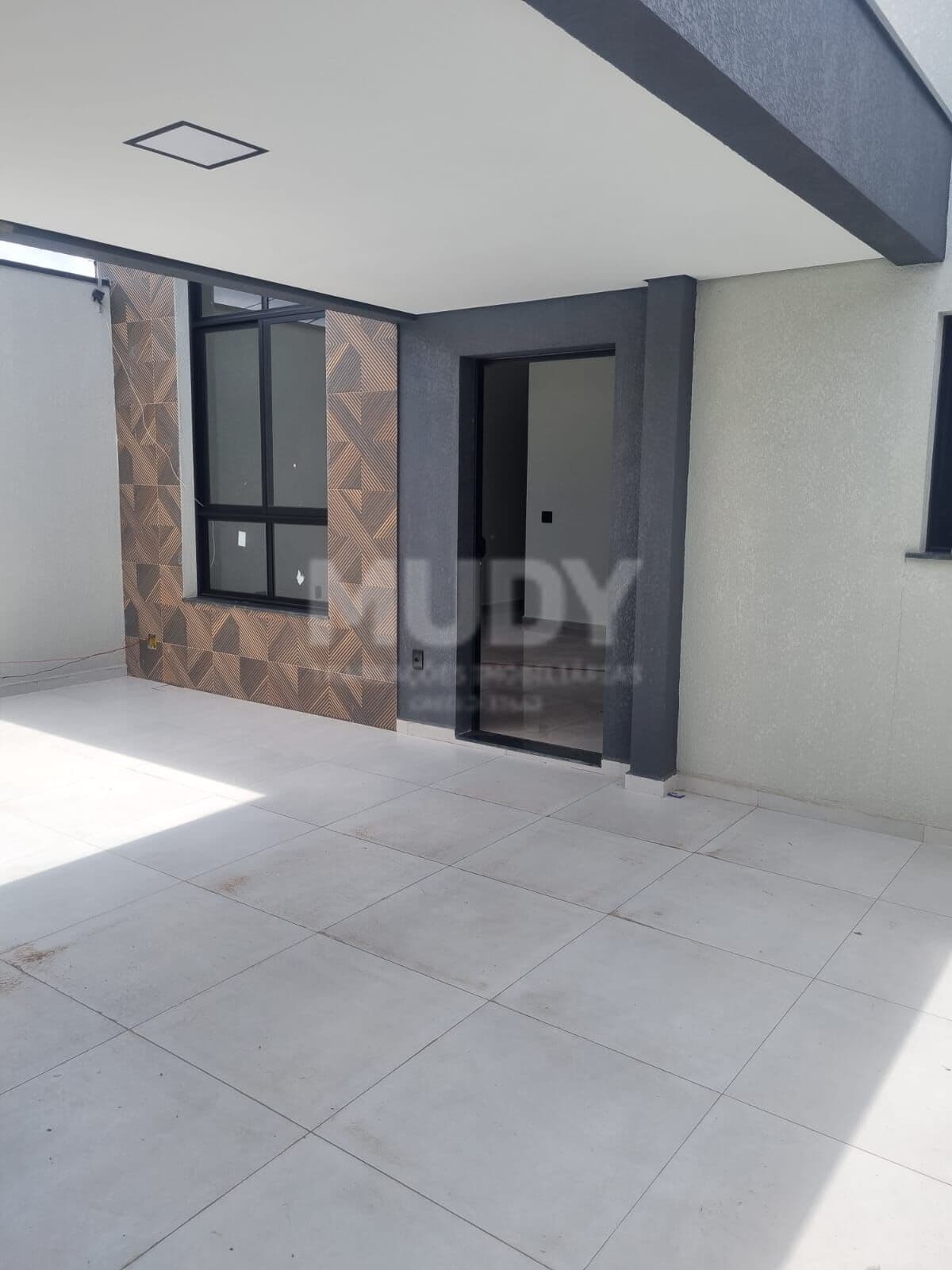 Casa térrea com 3 dorms sendo 1 suíte, terreno de 150m² - Nova - Indaiatuba SP