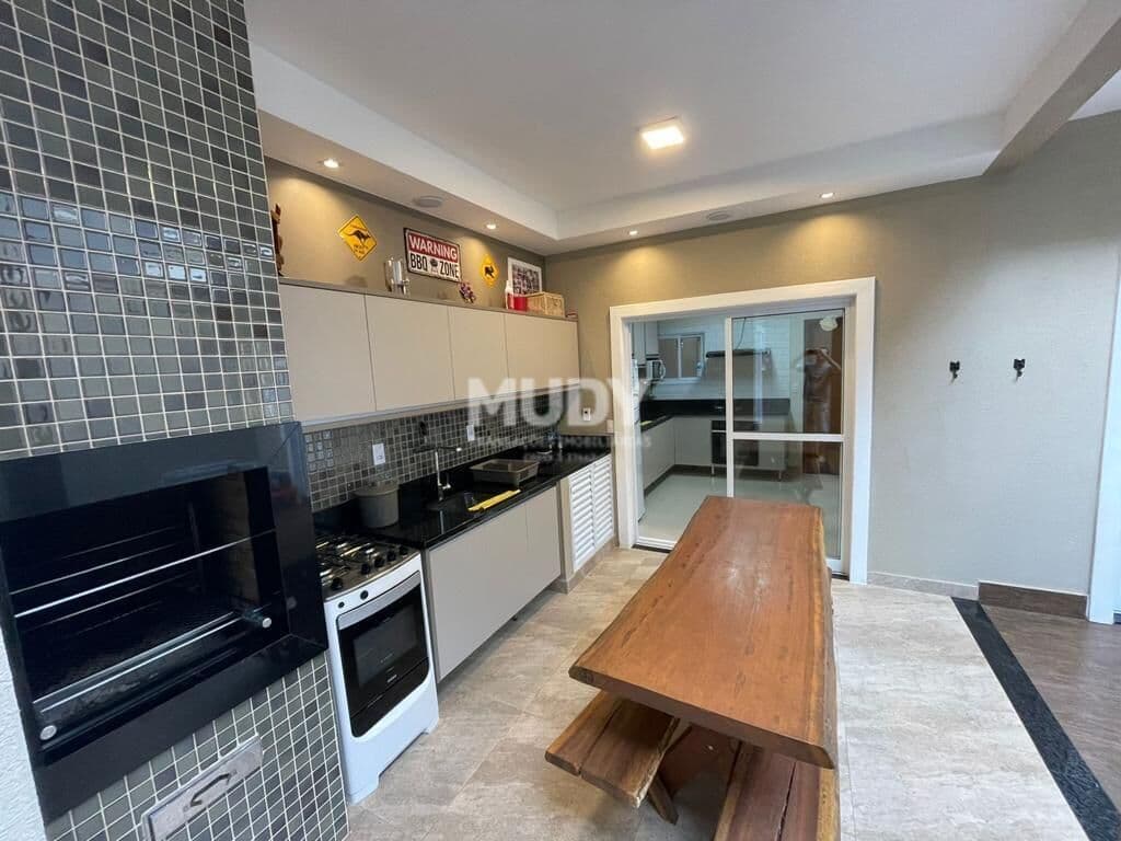 Sobrado no condomínio Vista Verde, no Itaici, 3 suítes, com 178m² de construção - Indaiatuba/SP