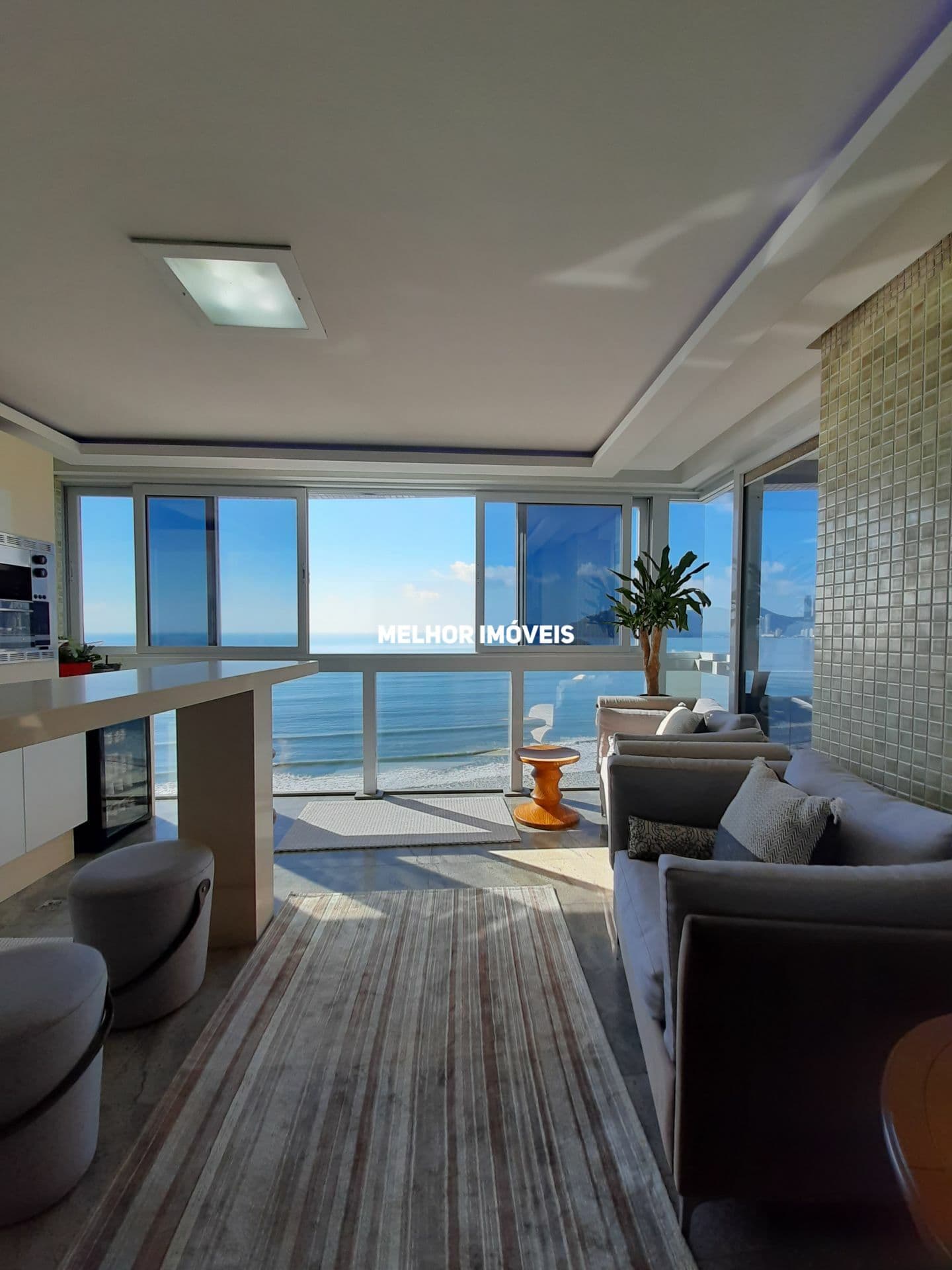 Locação Anual mobiliado com 03 suítes, Frente Mar em Balneário Camboriú