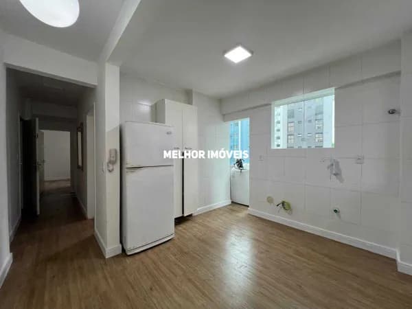 Locação Anual Frente Mar, mobiliado com 2 dormitórios sendo 1 Suíte, sem vaga de garagem