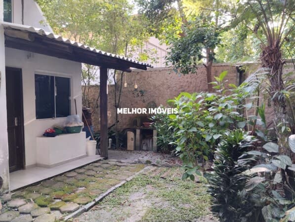 Casa Rústica à venda localizado na Praia do Estaleiro em Balneário Camboriú - SC