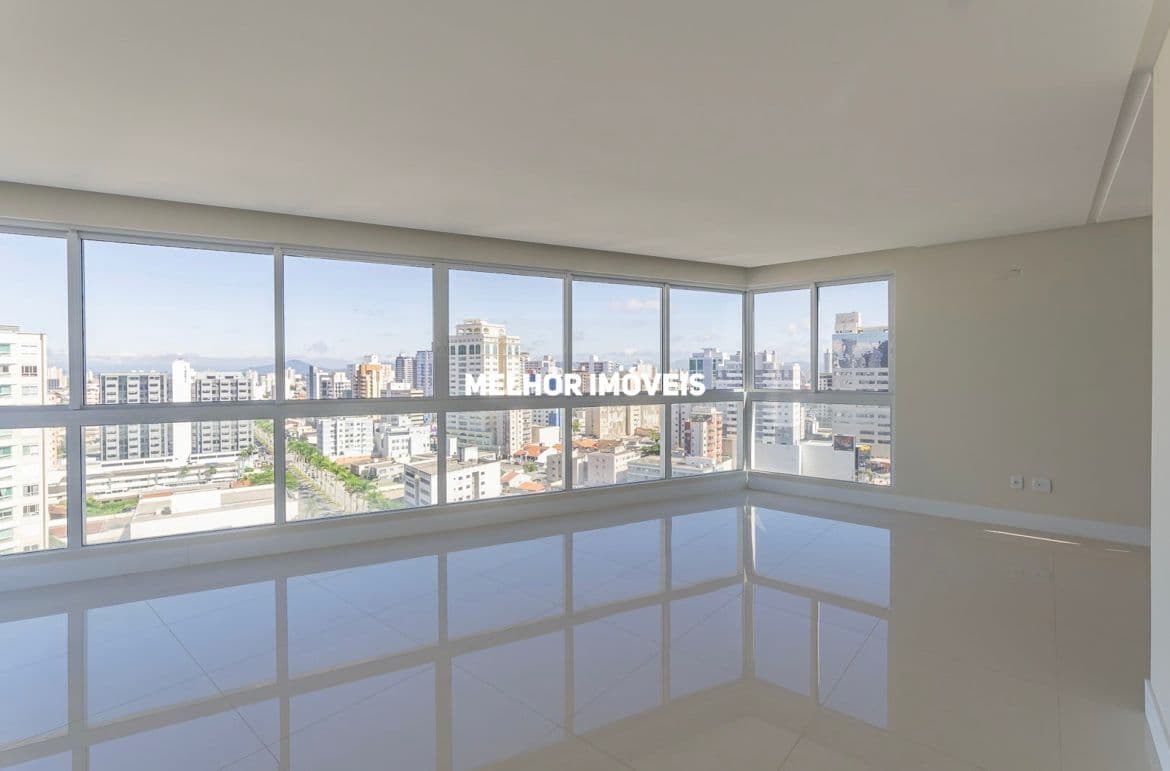 Apartamento a venda no Edifício Camboriú Tower Residence em Itajaí.