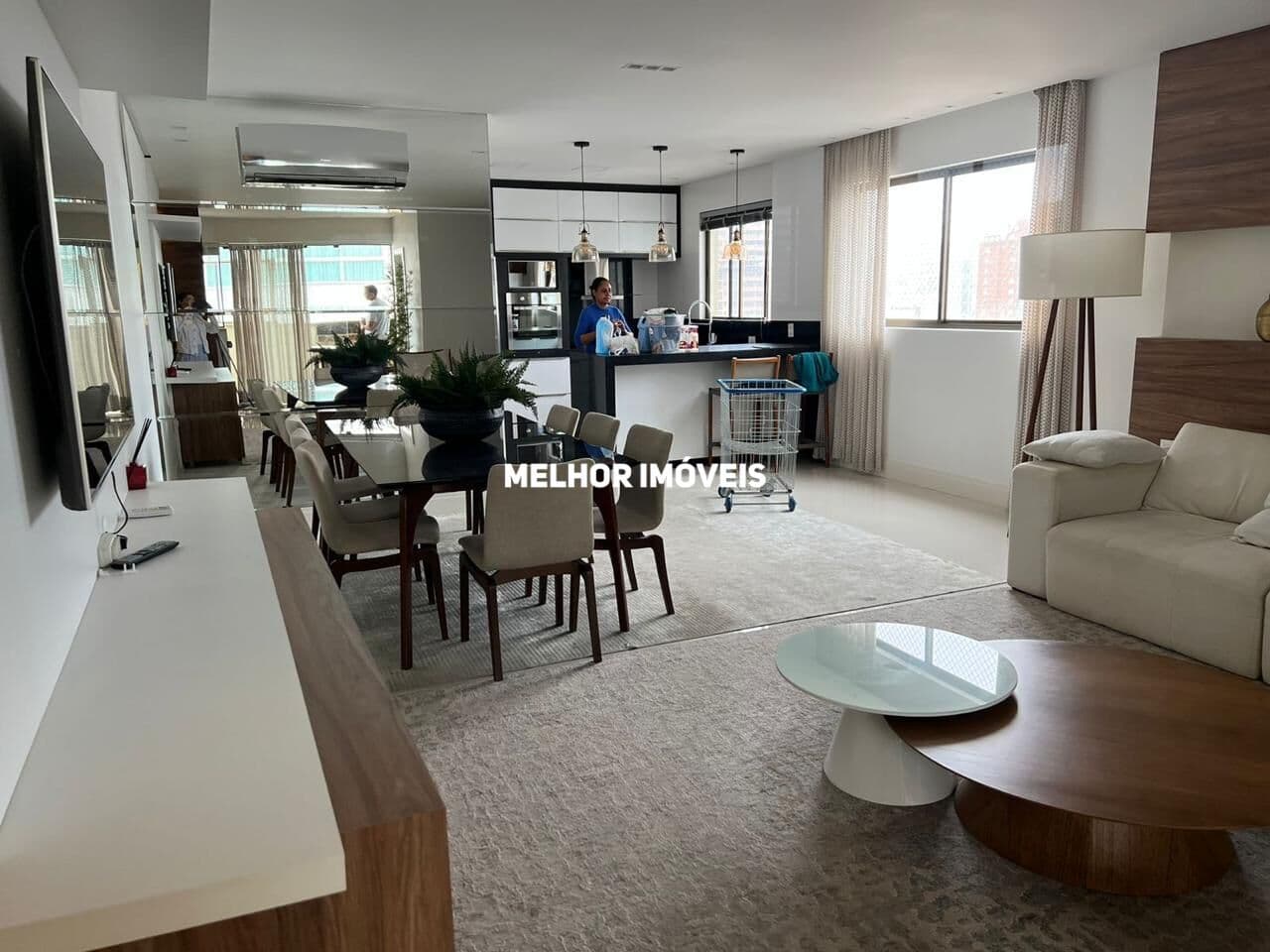 Apartamento Duplex com 208m² de área privativa, composto por 02 suítes e 02 demi-suíte, localizado no Central de Balneário Camboriú.