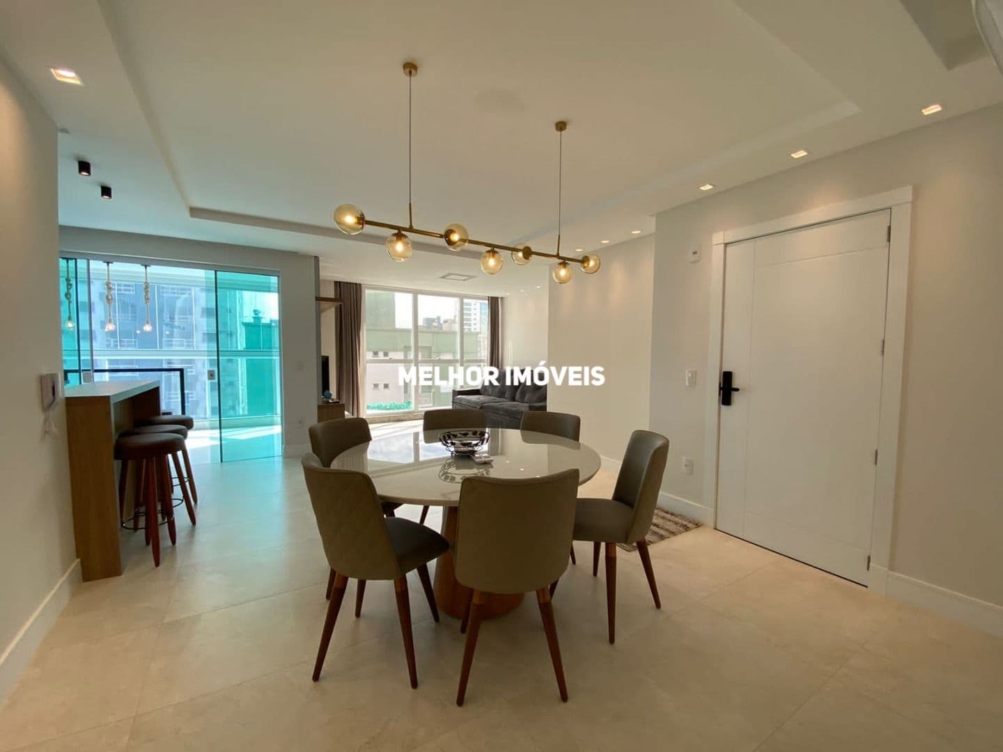 Apartamento Mobiliado à Venda com 03 Suítes Localizado em Meia Praia Itapema - SC