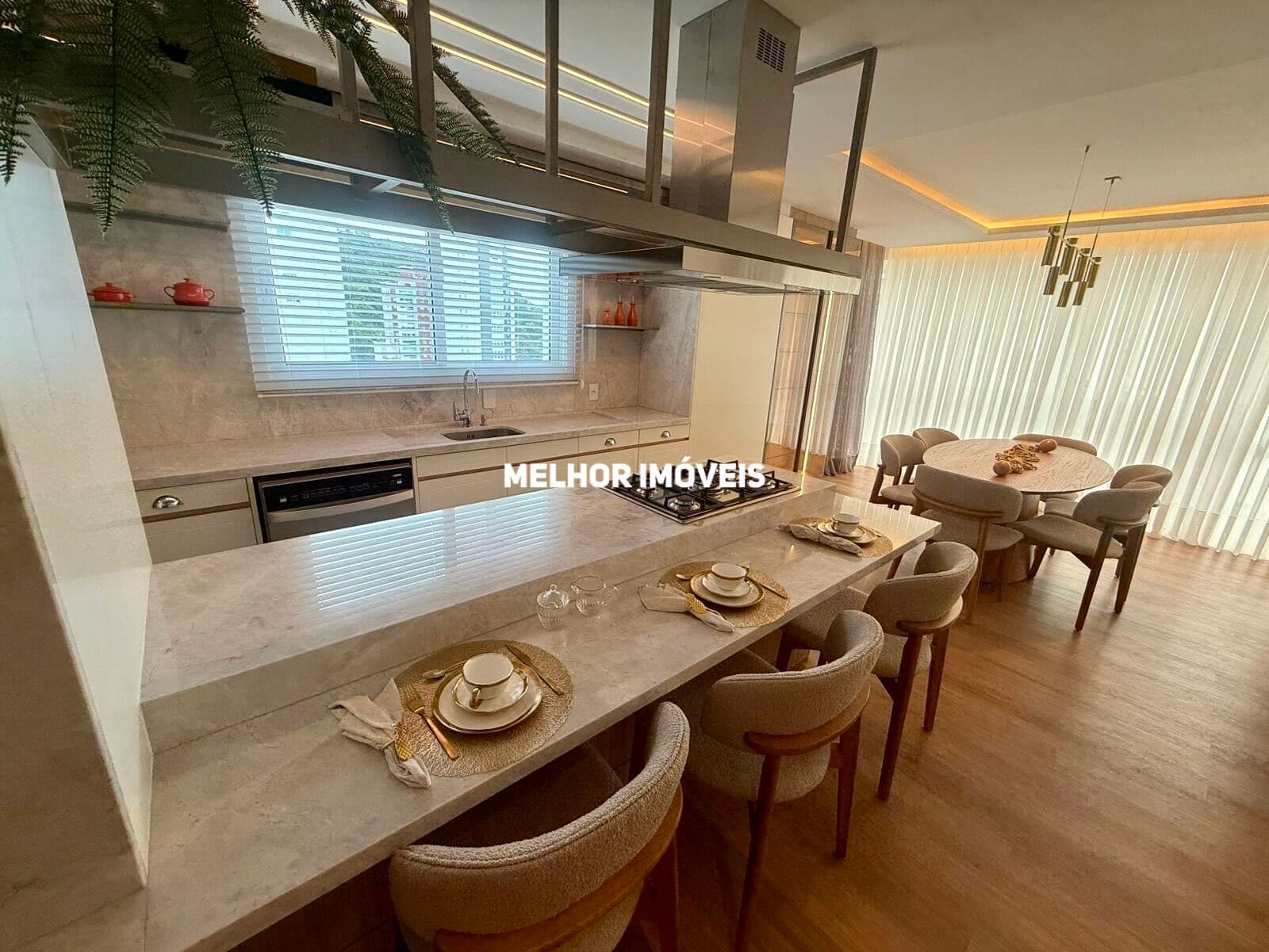 Apartamento Mobiliado Quadra Mar com 04 Suítes em Balneário Camboriú.