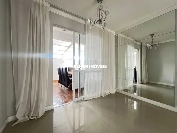 Locação Anual Apartamento Garden com 3 dormitórios e amplo terraço localizado no centro de Balneário Camboriú