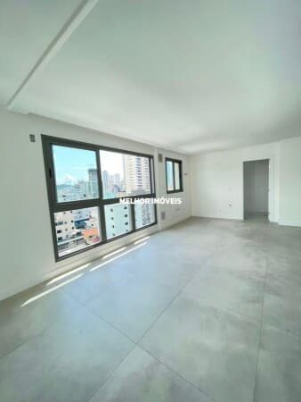 Apartamento com 04 Dormitórios no Centro de Balneário Camboriú