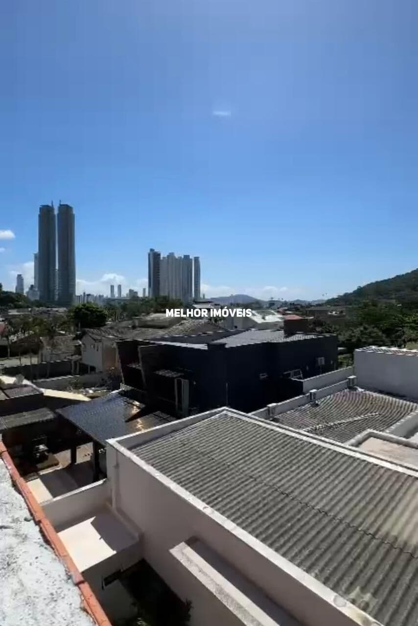 Apartamento á venda com 2 dormitórios sendo uma suíte localizado no bairro Barra em Balneário Camboriú