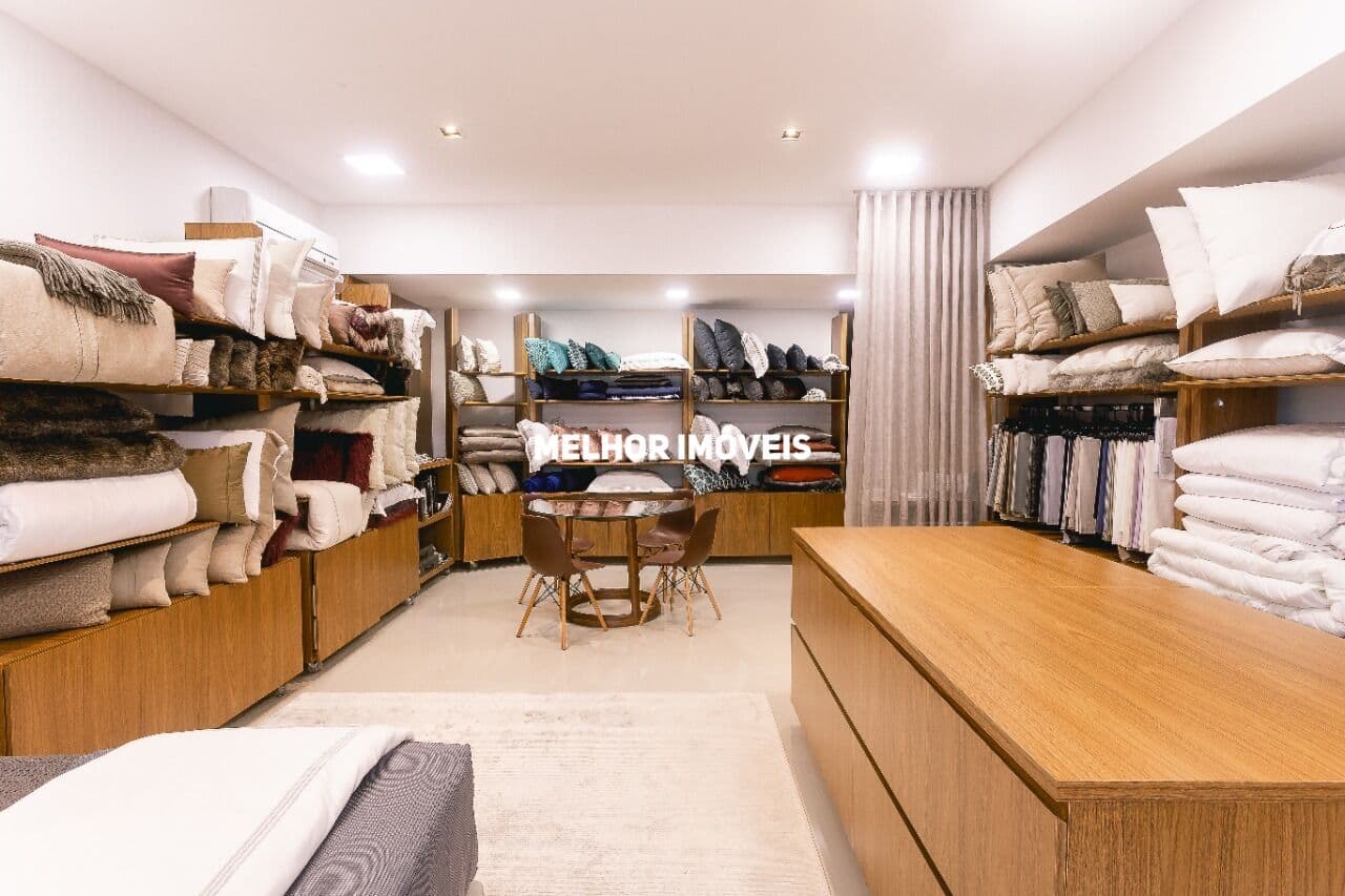 Sala Comercial com 69 m² de área privativa á Venda, localizado no Centro Sul de Balneário Camboriú.