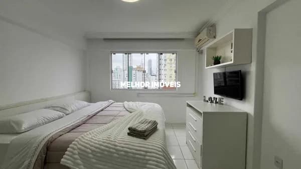 Apartamento á venda com 3 dormitórios sendo 2 suítes, mobiliado e equipado em Prédio Frente Mar - Balneário Camboriú
