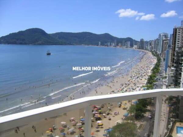 Apartamento Frente Mar à Venda com 3 Dormitórios e 2 Vagas em Balneário Cambori