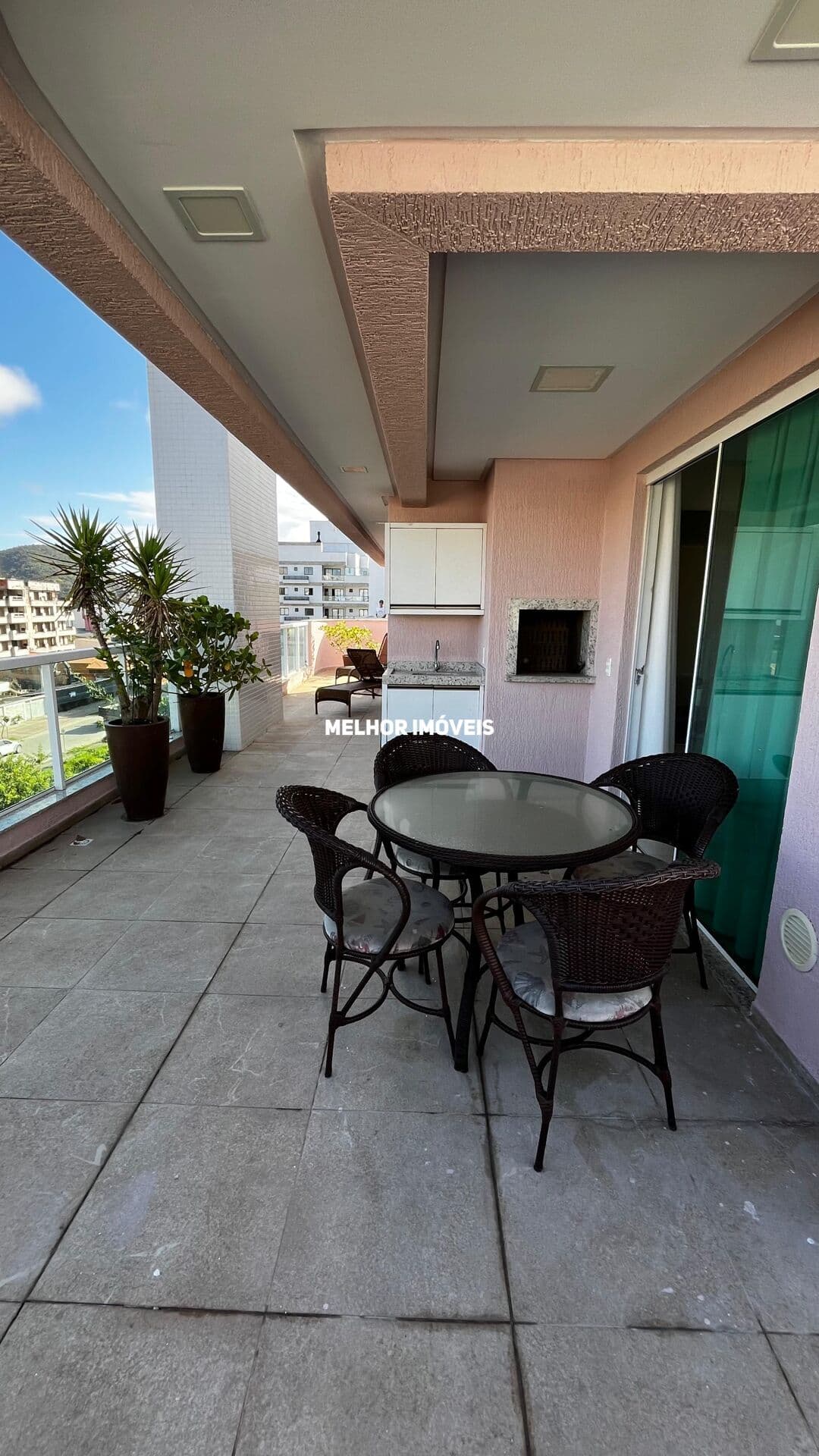 Apartamento Cobertura 3 dormitorios sendo 2 suites 2 vagas em bombinhas SC