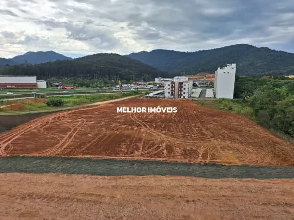 Terreno em Camboriú com Viabilidade para 192 apartamentos o galpões.