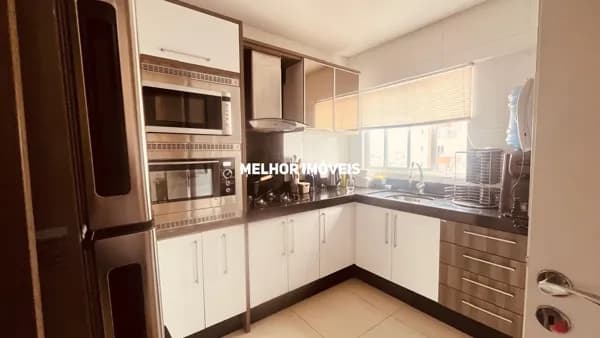 Apartamento com 03 Suítes e 02 Vagas de Garagem Privativas no Centro de Balneário Camboriú-SC