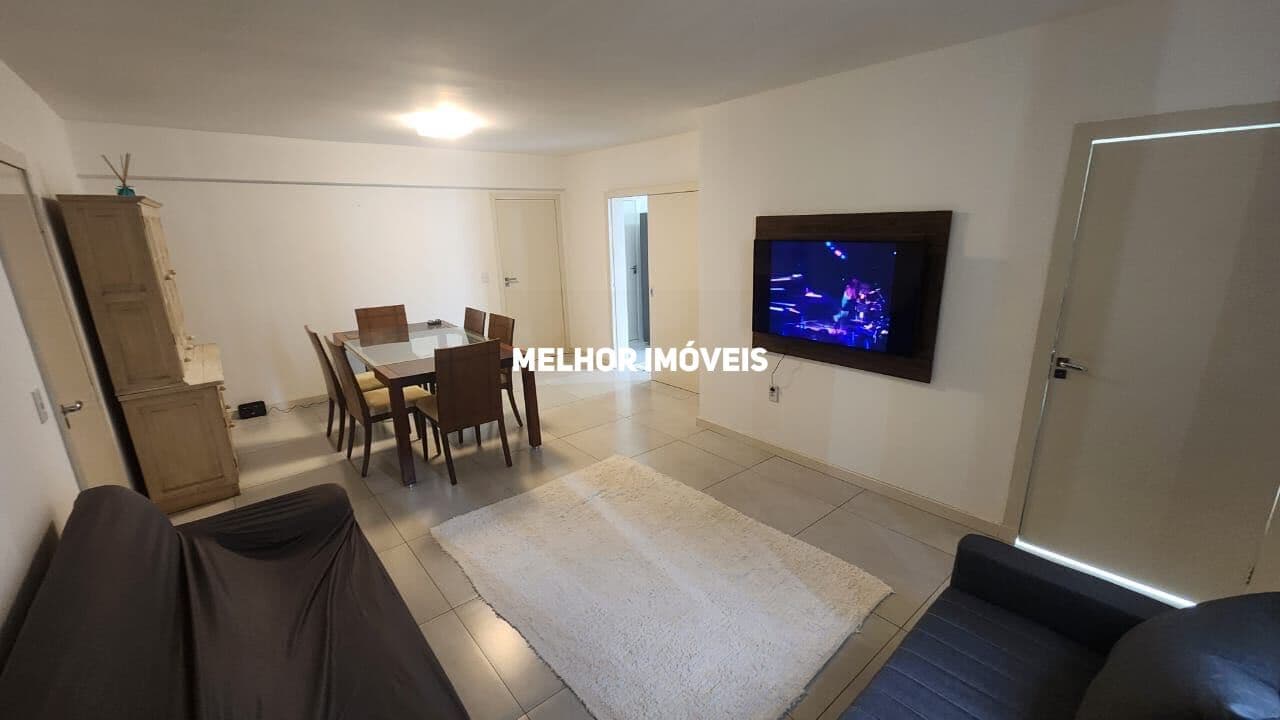 Apartamento á venda em prédio Frente mar, localizado no centro de Balneário Camboriú