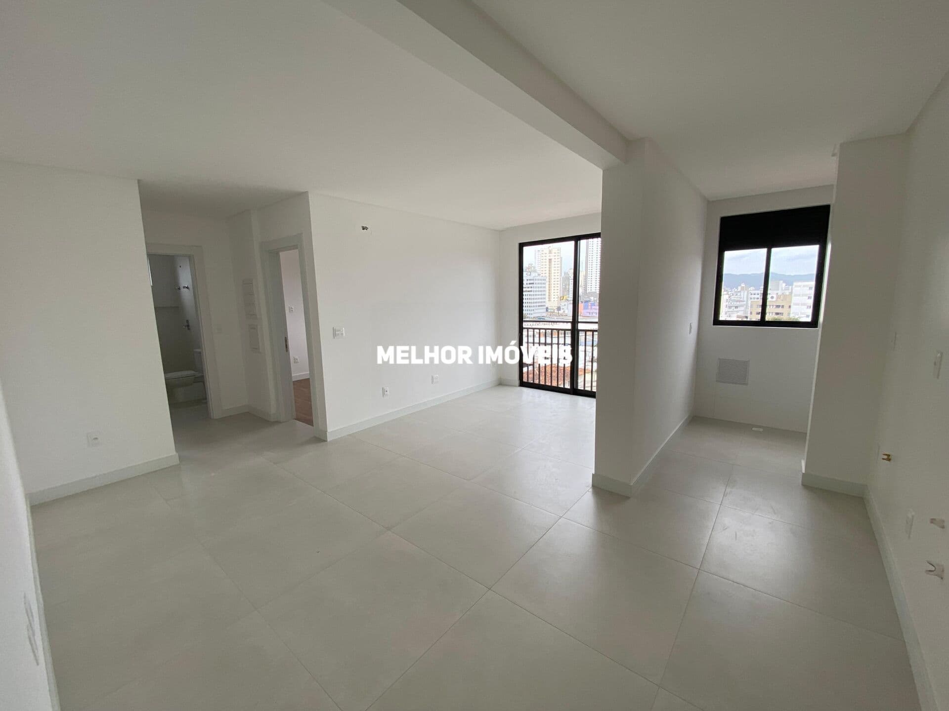 Apartamento á venda com terraço no Edifício Alto da Luz em Balneário Camboriú.