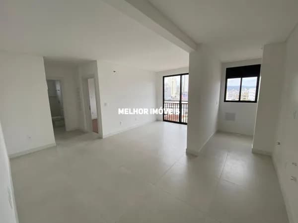 Apartamento á venda com terraço no Edifício Alto da Luz em Balneário Camboriú.