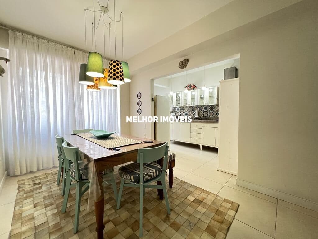 Apartamento com 02 dormitórios localizado no Centro de Balneário Camboriú - SC