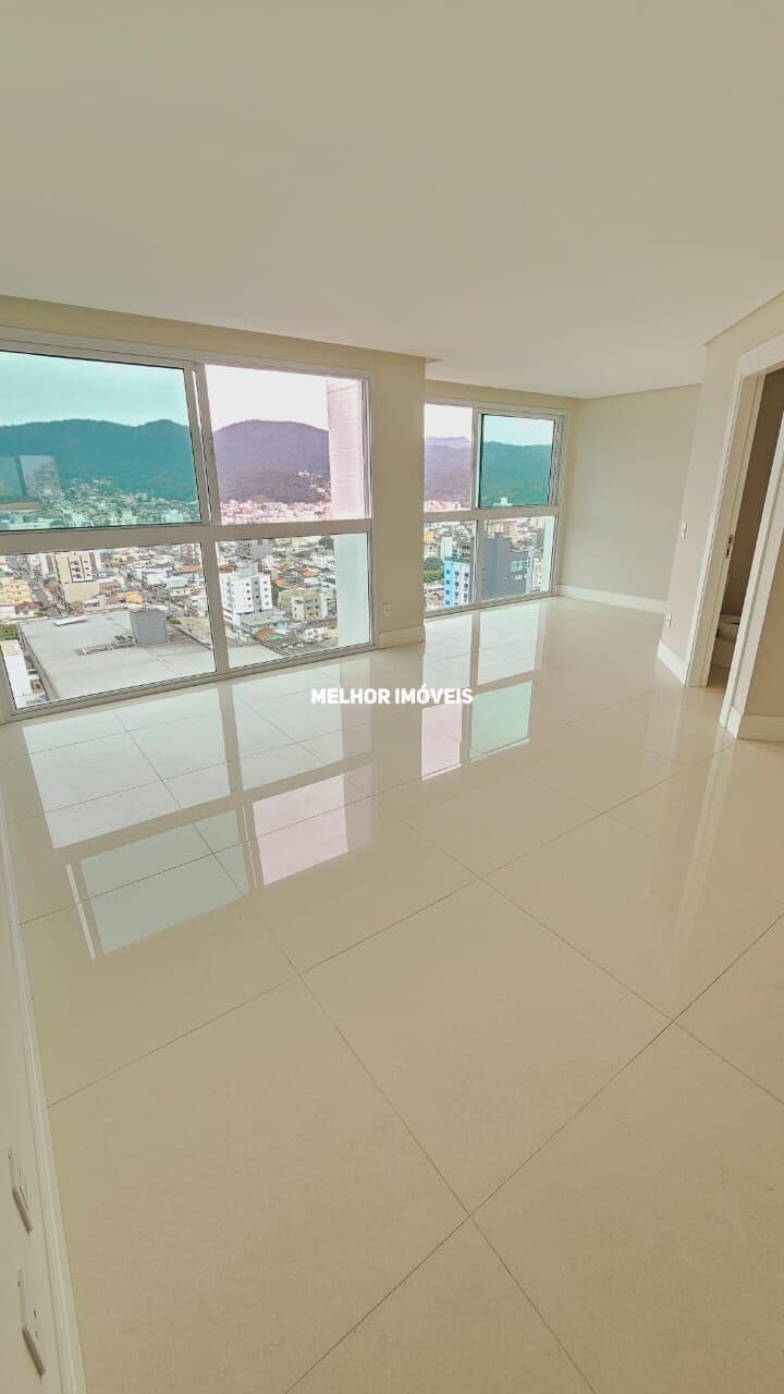 Apartamento no Edifício Falcon Tower em Balneário Camboriú