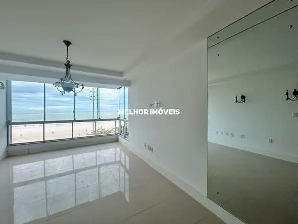 Apartamento á venda com 2 dormitórios e 1 vaga de garagem - Frente Mar - Balneário Camboriú- SC