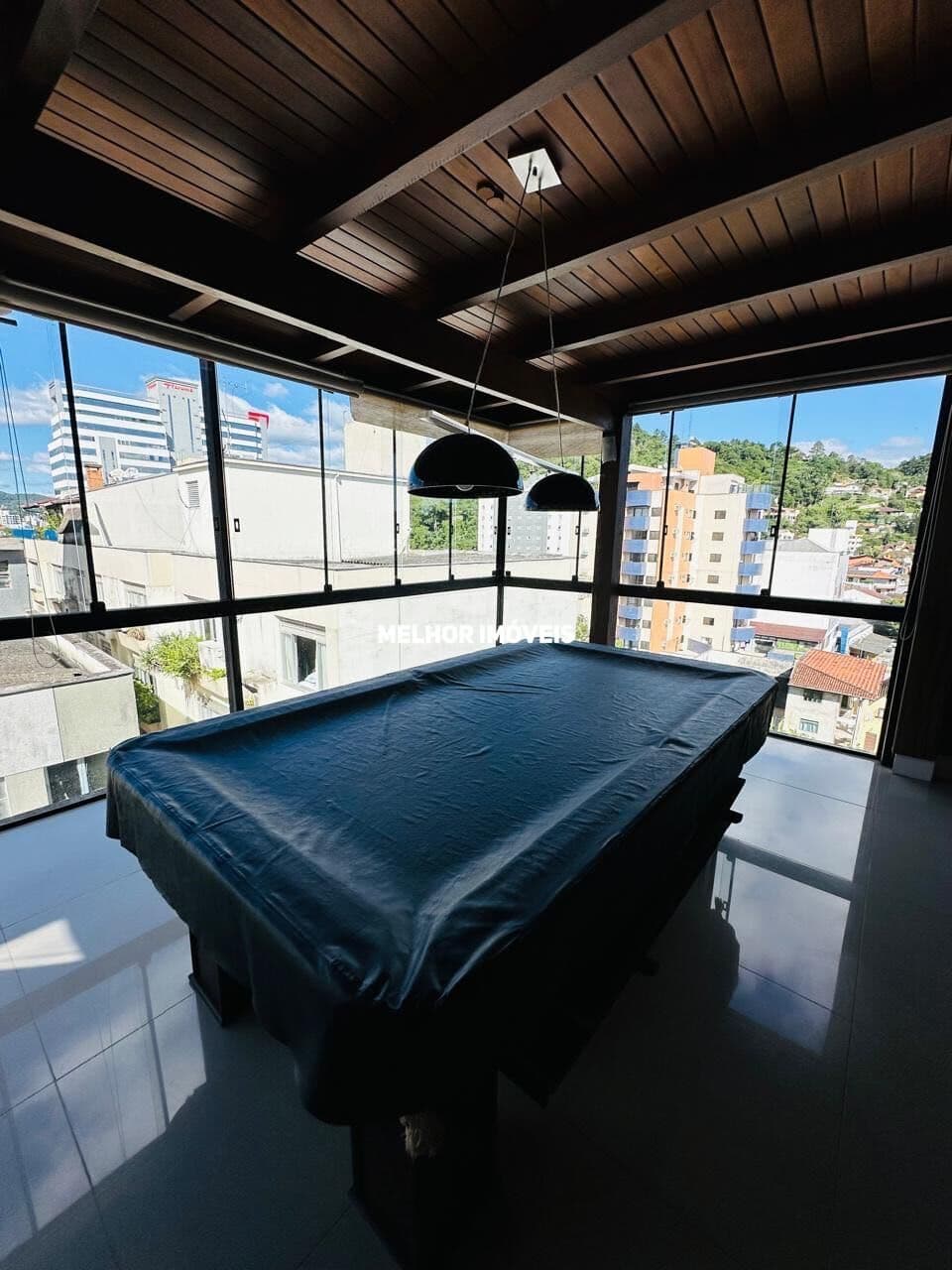 Cobertura Duplex á venda no centro de Blumenau com 3 dormitórios 2 vagas de garagem.