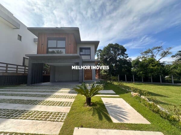 Casa de Alvenaria nova com 3 suítes localizada na Praia de Taquaras em Balneário Camboriú - SC
