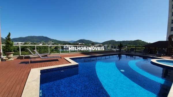 Apartamento mobiliado e equipado com 3 suítes, vista parcial para o Mar em Balneário Camboriú