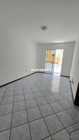 Locação Anual Semi Mobiliado com 02 Dormitórios no Centro de Balneário Camboriú