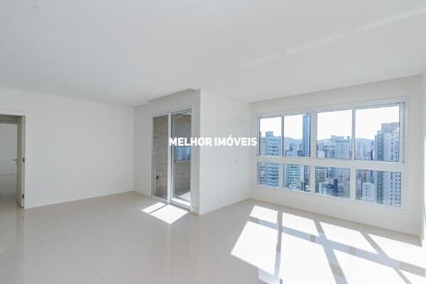 Apartamento Alto Padrão, 2ª Quadra Mar com 03 Suítes